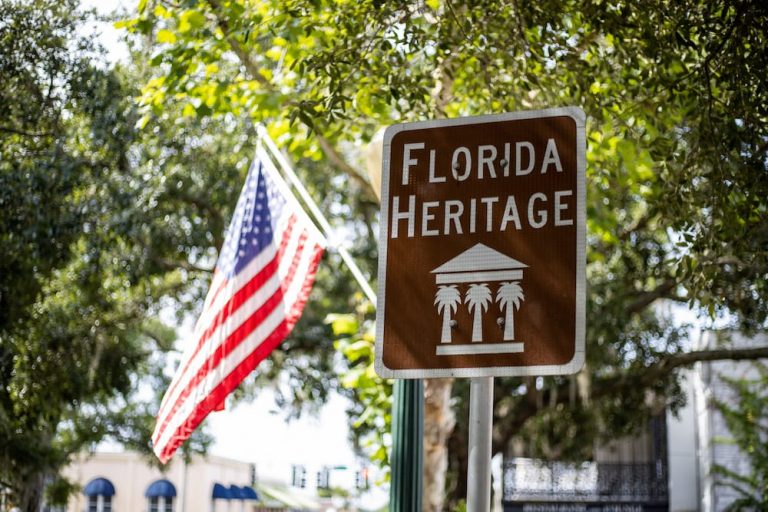 Florida Heritage sign with American Flag
